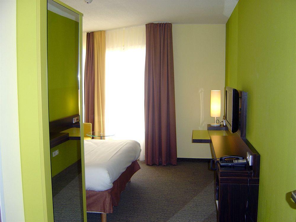 Ibis Styles Centre Port Nice
